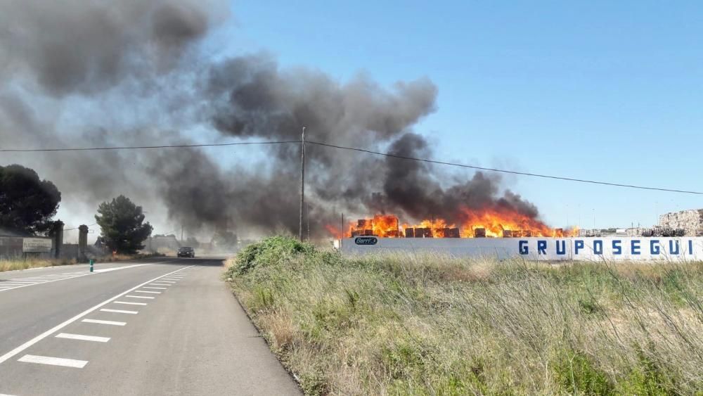 Incendio en un almacén de balas de cartón de Silla