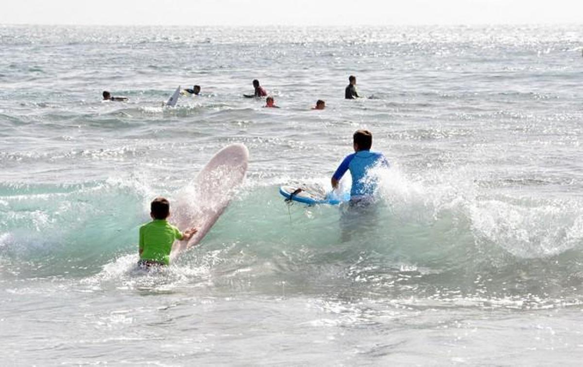 SURF PARA NIÑOS SALINETAS SURF PARA NIÑOS SALINETAS
