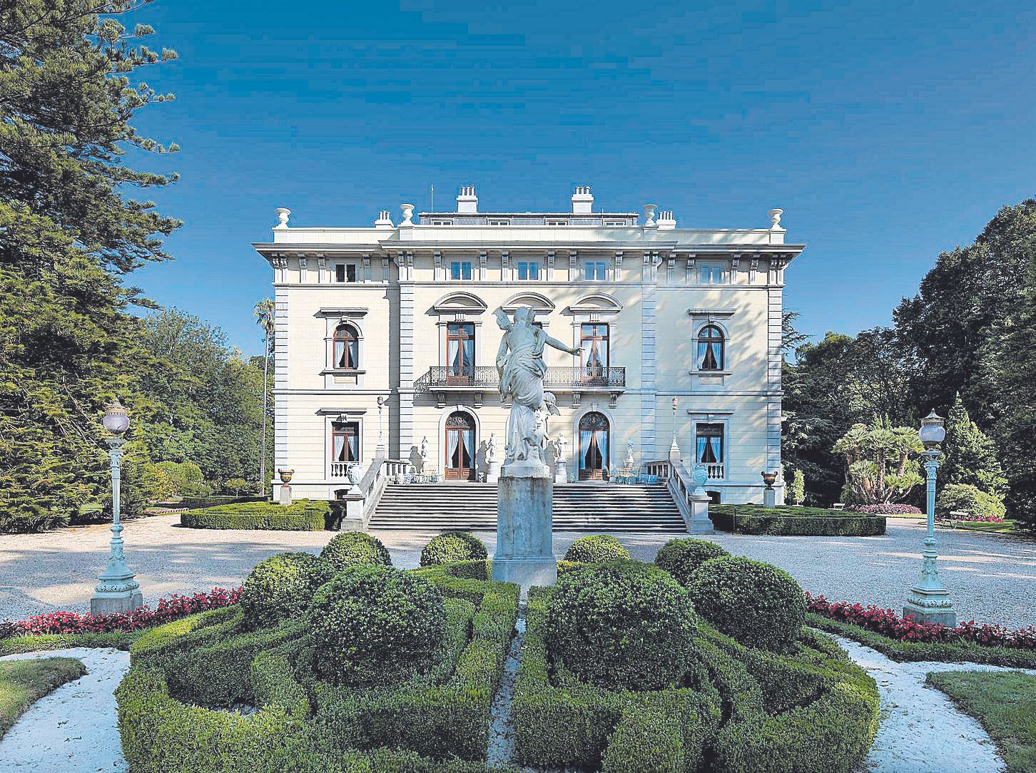 Imagen vista del palacete desde el jardín francés.jpg