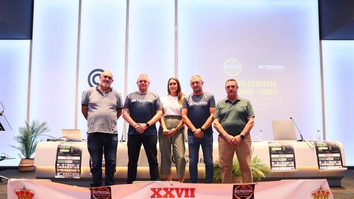 Por la izquierda, Manuel Jesús Prieto, Miguel Ángel Fernández, Gemma Álvarez, Jaiem Gareth y Luciano Villanueva.