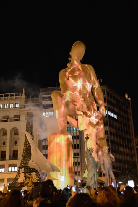 La falla municipal, iluminada