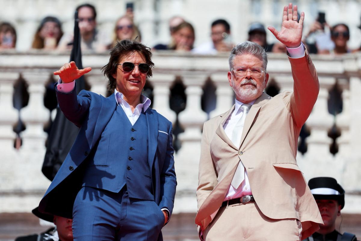 Tom Cruise posa en la Plaza de España,  en Roma, antes del estreno de la película Mission: Impossible - Dead Reckoning Part One