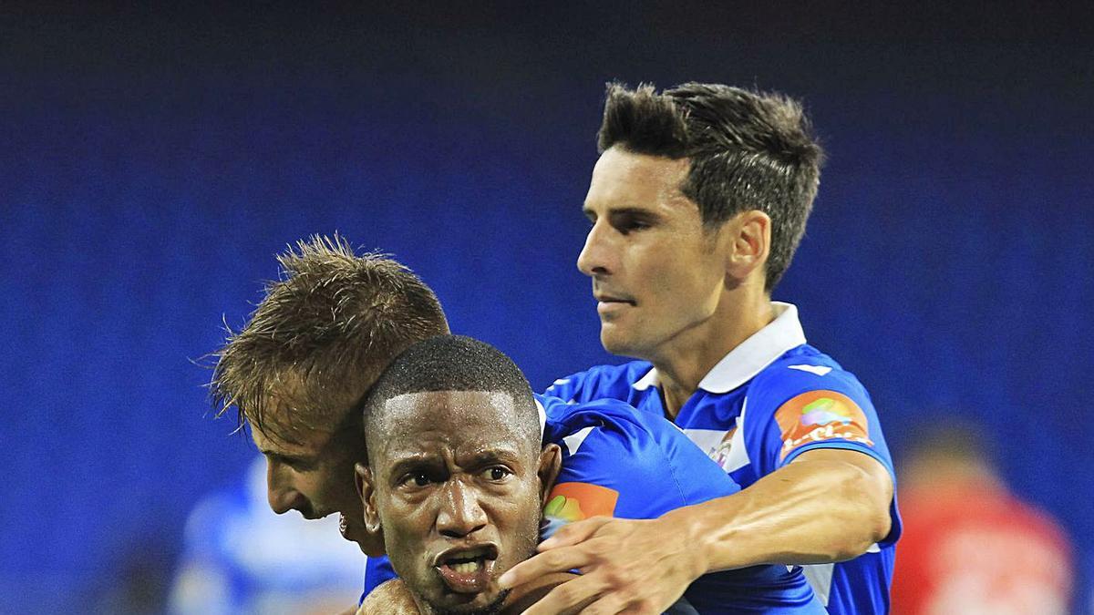 Beauvue celebra uno de los dos goles anotados contra el Fuenlabrada en Segunda. |  // LALIGA