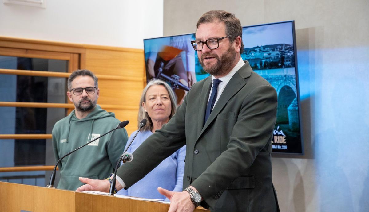 Antonio Martín toma la palabra en la presentación de la Andalucía Bike Ride.