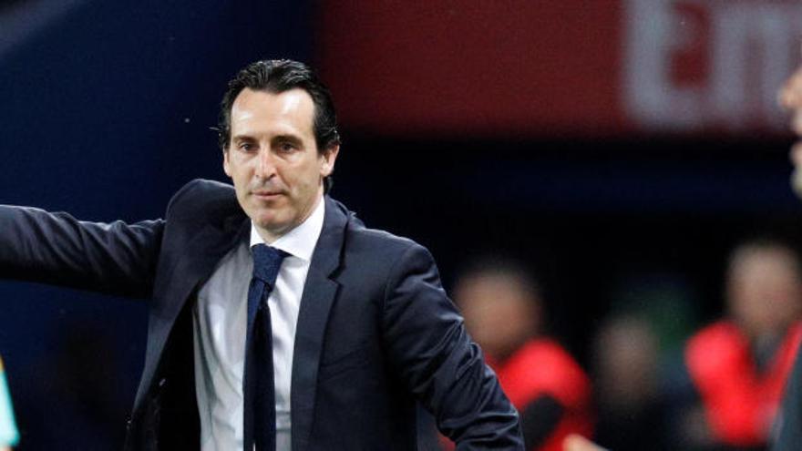 Emery, dirigiendo desde la banda en el partido ante el Mónaco.