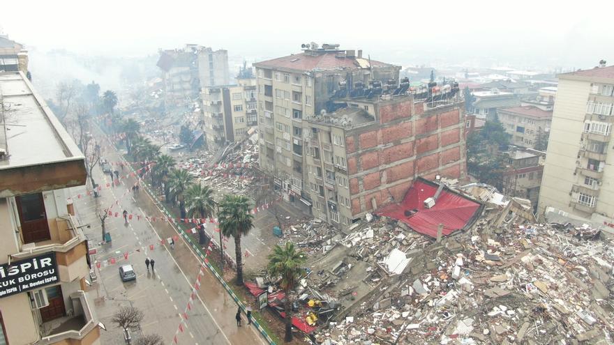 Última hora del terremoto en Turquía y Siria | Erdogan decreta siete días de luto nacional