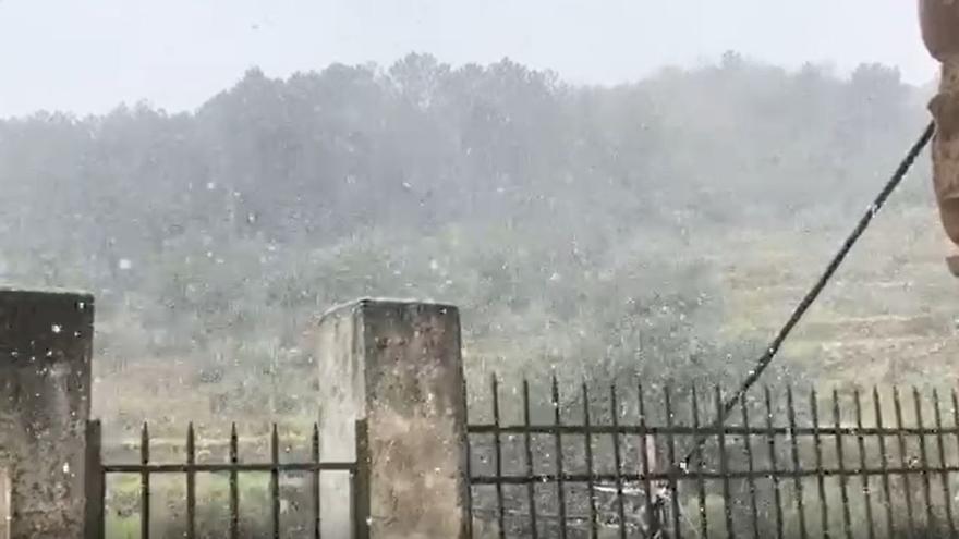 Los copos de nieves caen sobre Ladrillar.