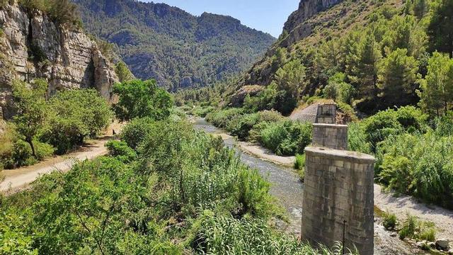 La asociación Alcoi-Gandia exige que no se destruya el patrimonio del ferrocarril