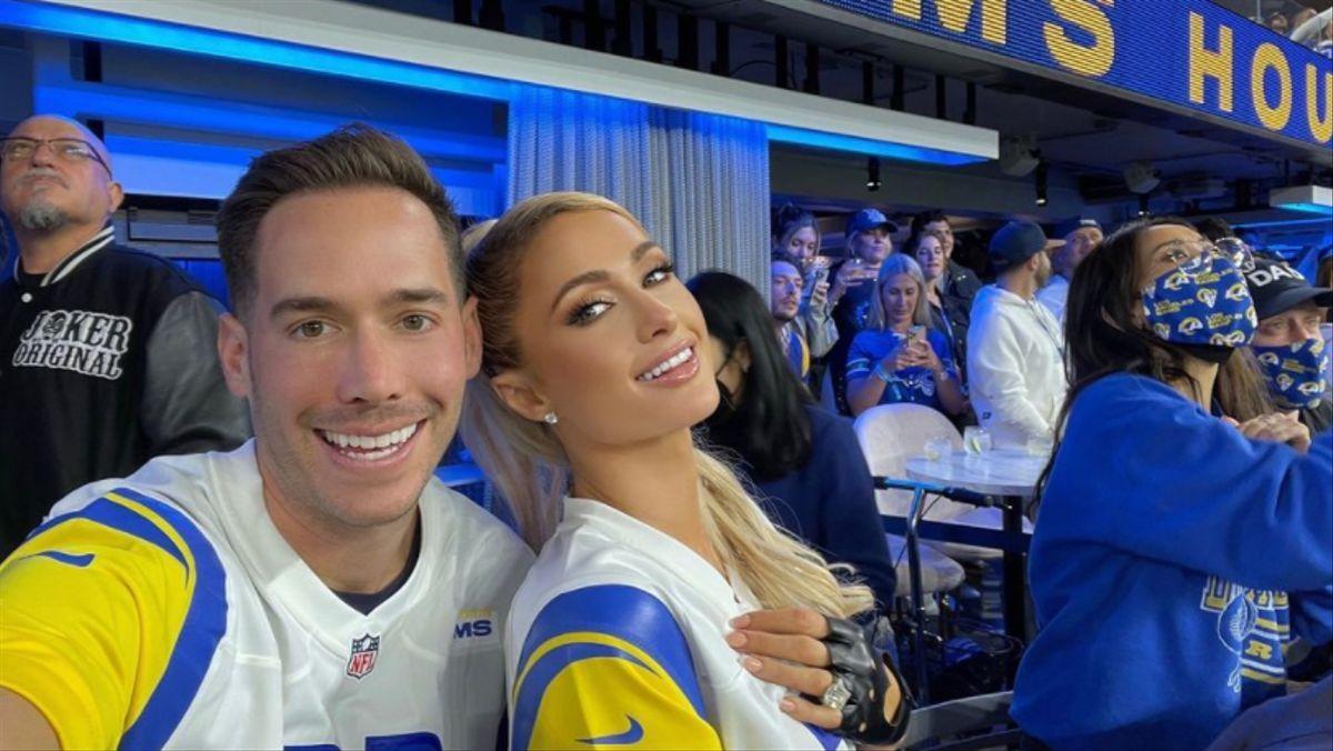 Carter Reum y Paris Hilton.