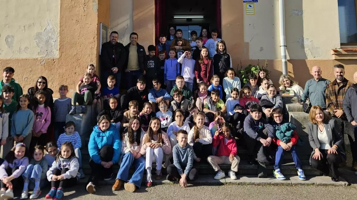 Los colegios de Grado intercambian semillas en el primer hermanamiento de huertos escolares ecológicos de Asturias