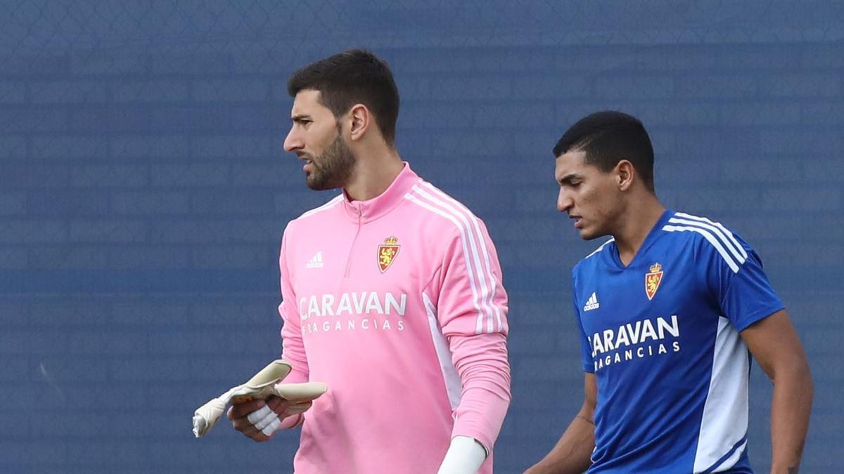 Ratón, junto a Gabi Fuentes en el entrenamiento del Real Zaragoza.