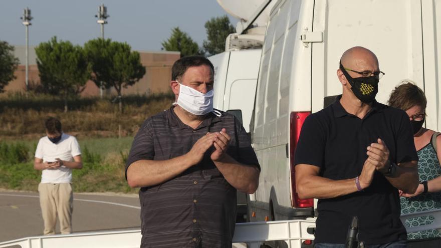 Junqueras i Romeva, abans de tornar a ingressar a Lledoners, el 28 de juliol |