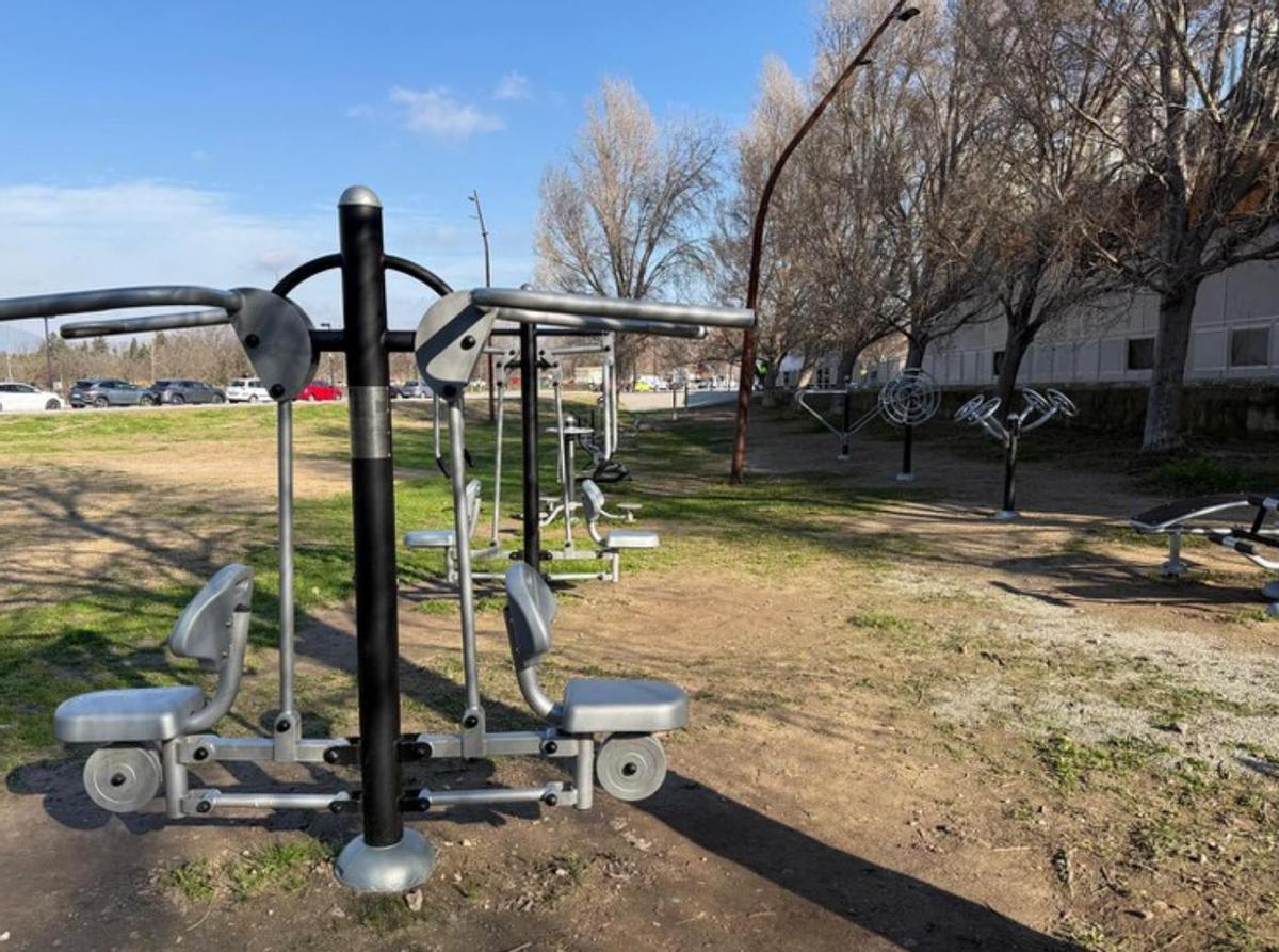 El parc urbà de salut renovat al Parc de les Aigües.