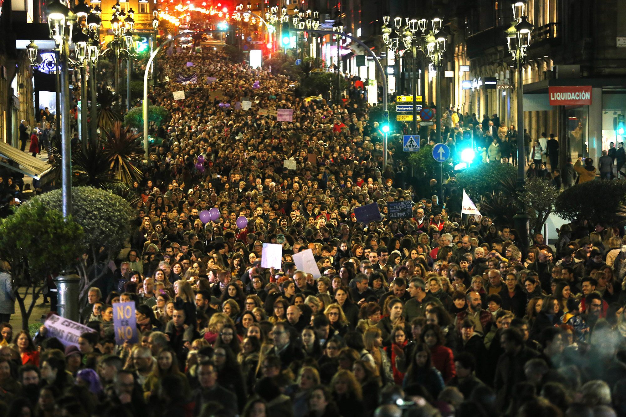 Manifestación del 8M en Vigo en 2019 Ricardo Grobas (3).jpg