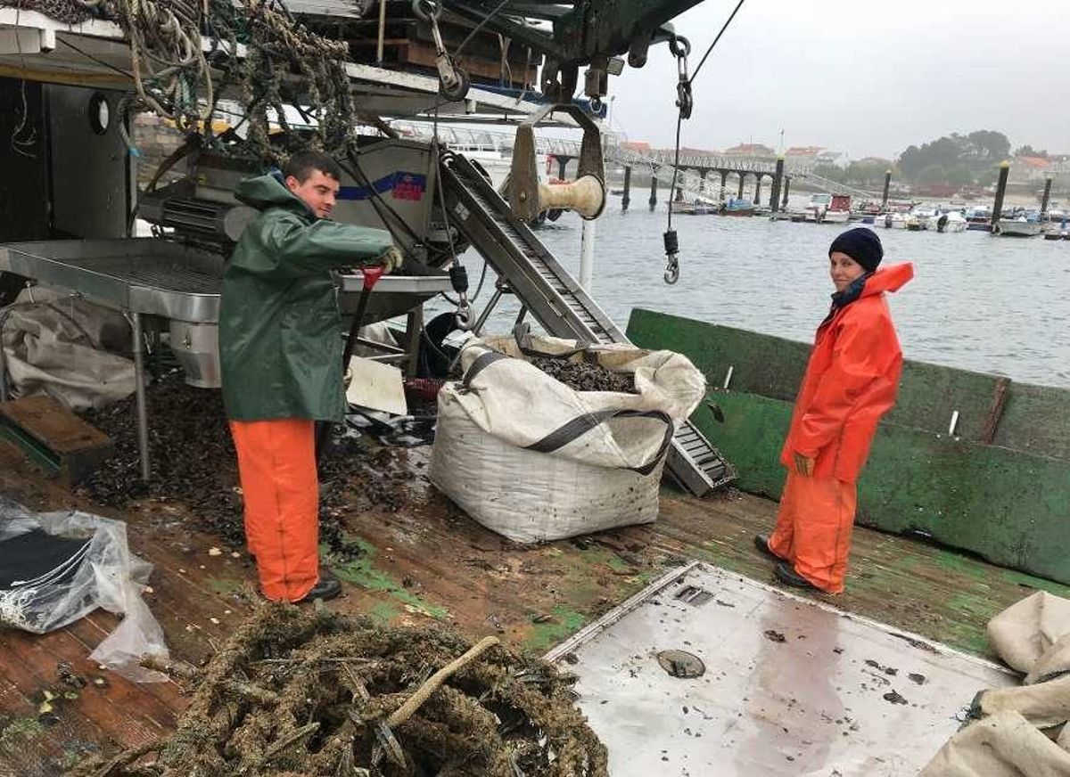 Mexillón de Galicia quiere marcar el rumbo a los bateeiros para reducir la basura marina