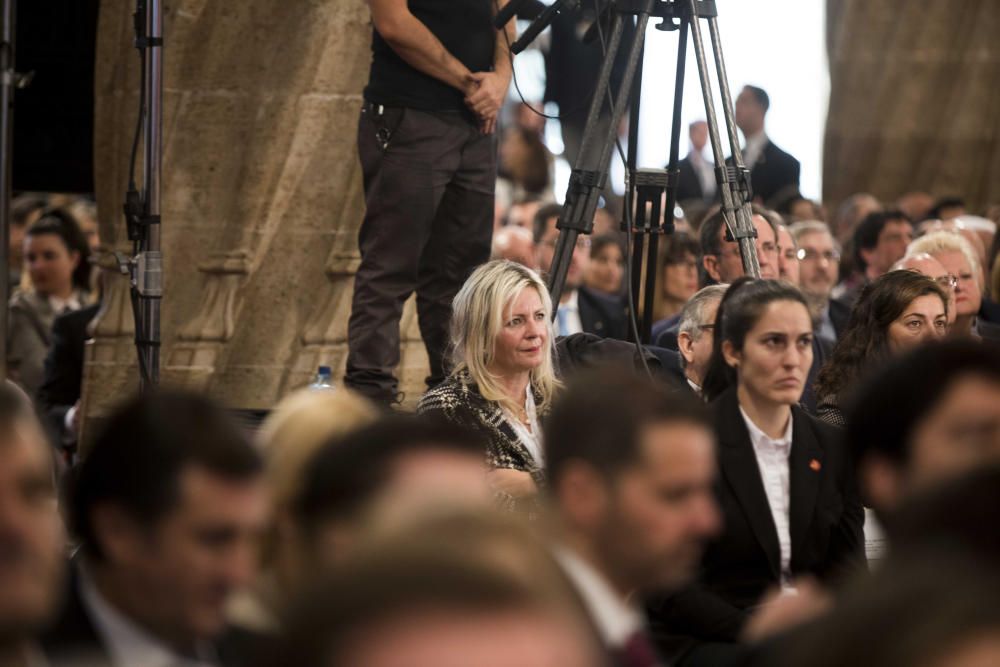 Instante de la ceremonia de entrega de los Premios Jaume I en la Lonja de València.