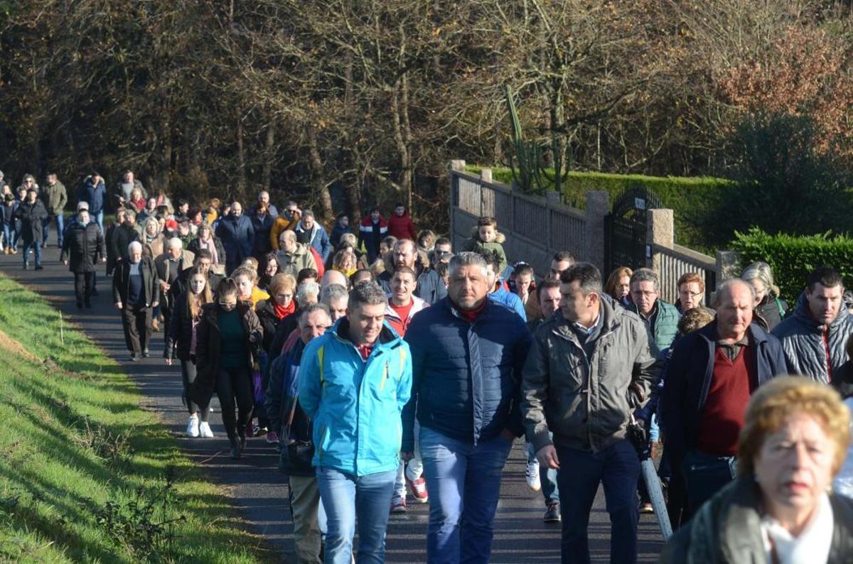 Los valgueses recorren la aldea con las ofrendas de la Candelaria y San Blas. Los valgueses recorren la aldea con las ofrendas de la Candelaria y San Blas.