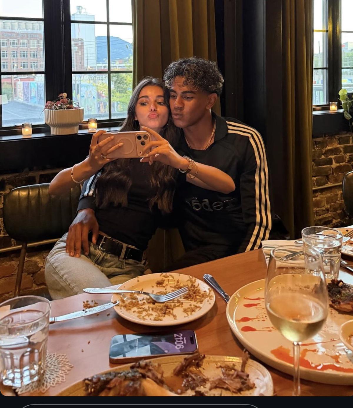 Lamine Yamal disfruta del máximo tiempo que puede con su pareja, Inés García y su familia