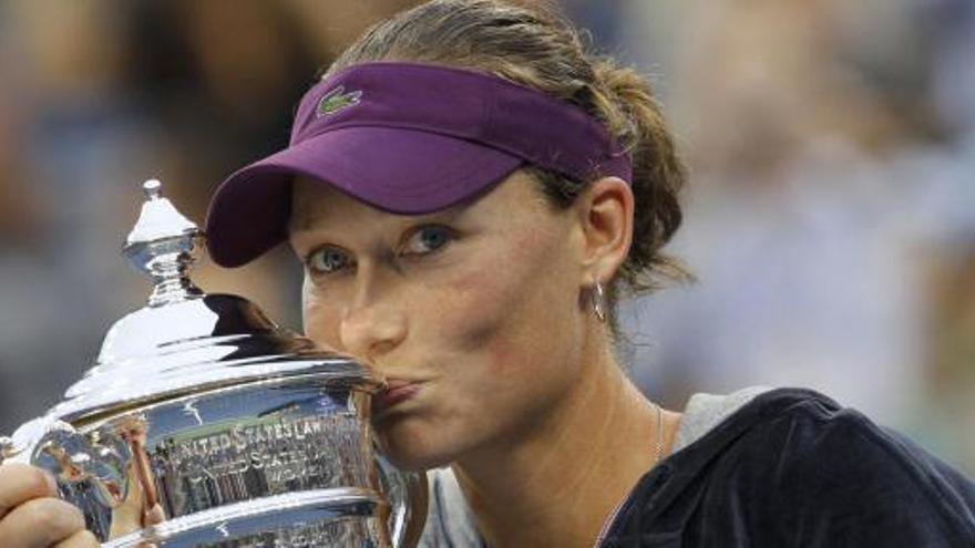 Stosur, con su trofeo de campeona.