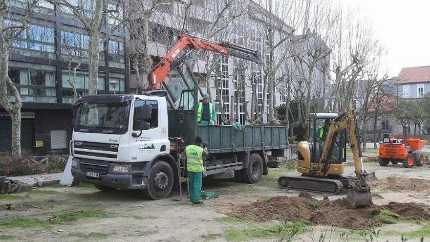 Obras en el parque de la Alameda do Cruceiro. // Iñaki Osorio