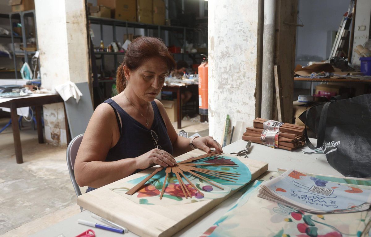 María Luisa Andrés, en su taller de Aldaia, la semana pasada