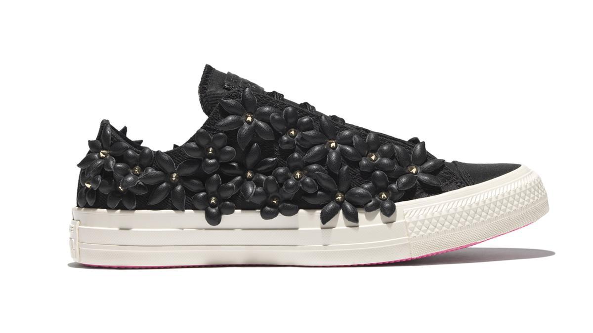 Colección Converse x Patbo: zapatillas con flores negras