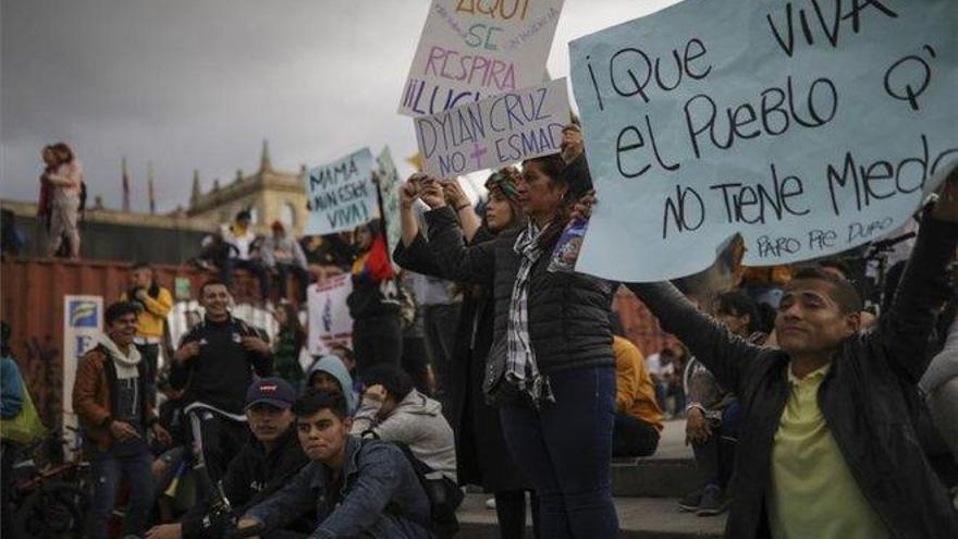 Se intensifican las protestas en Colombia tras el aumento de la violencia policial