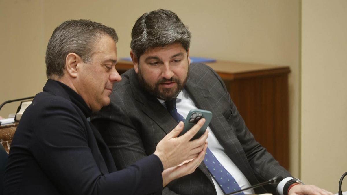 Fernando López Miras, este miércoles en la Asamblea Regional junto a Marcos Ortuño