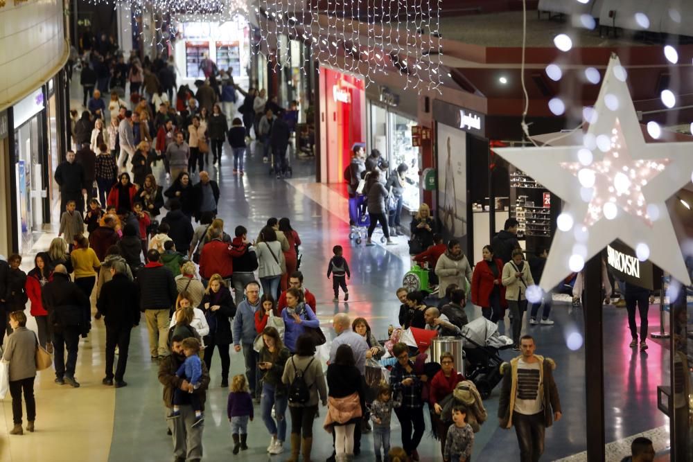 Los valencianos aprovechan el puente para comprar