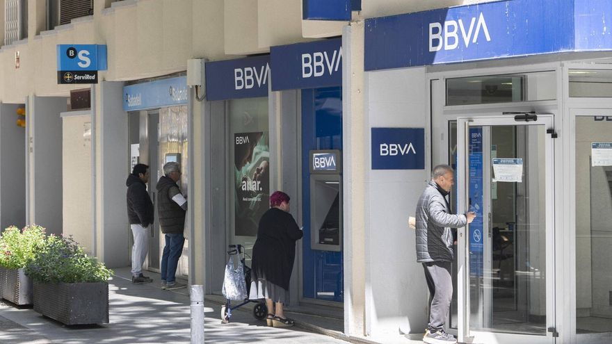 Informática, consultoría tecnológica, seguros y banca, las profesiones más beneficiadas con la irrupción de la IA