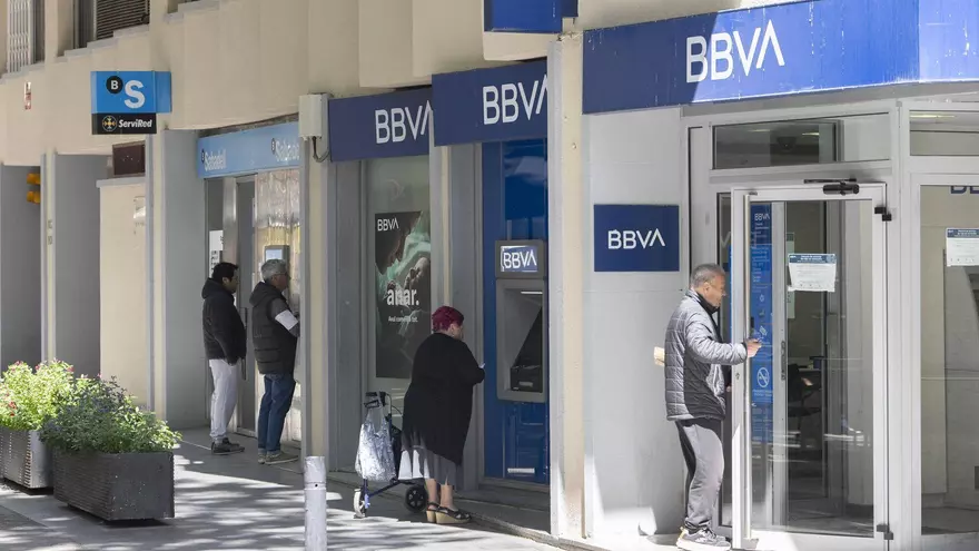 Informática, consultoría 'tech', seguros y banca, las profesiones más beneficiadas con la IA