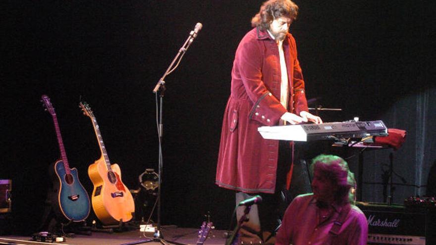 Alan Parsons, al teclado en 2005, durante su directo en el Alfredo Kraus.