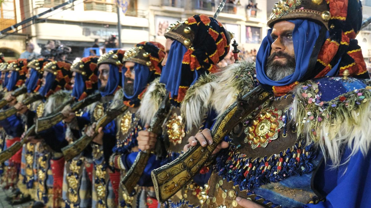 Los desfiles de Moros y Cristianos volverán a llenar de color y originalidad las calles de Elche.
