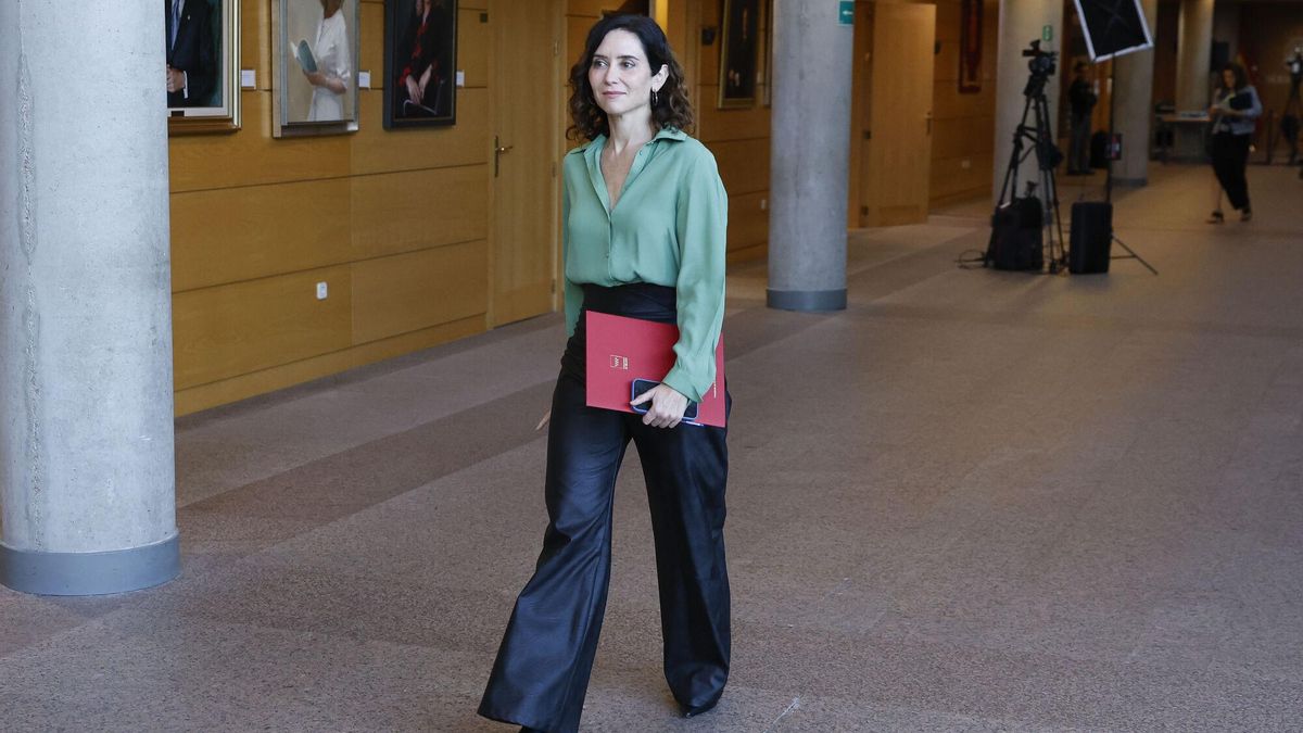 Ayuso reafirma su oposición al registro de objetores al aborto y aviva la polémica ante la crítica de Sánchez y la postura de Feijóo