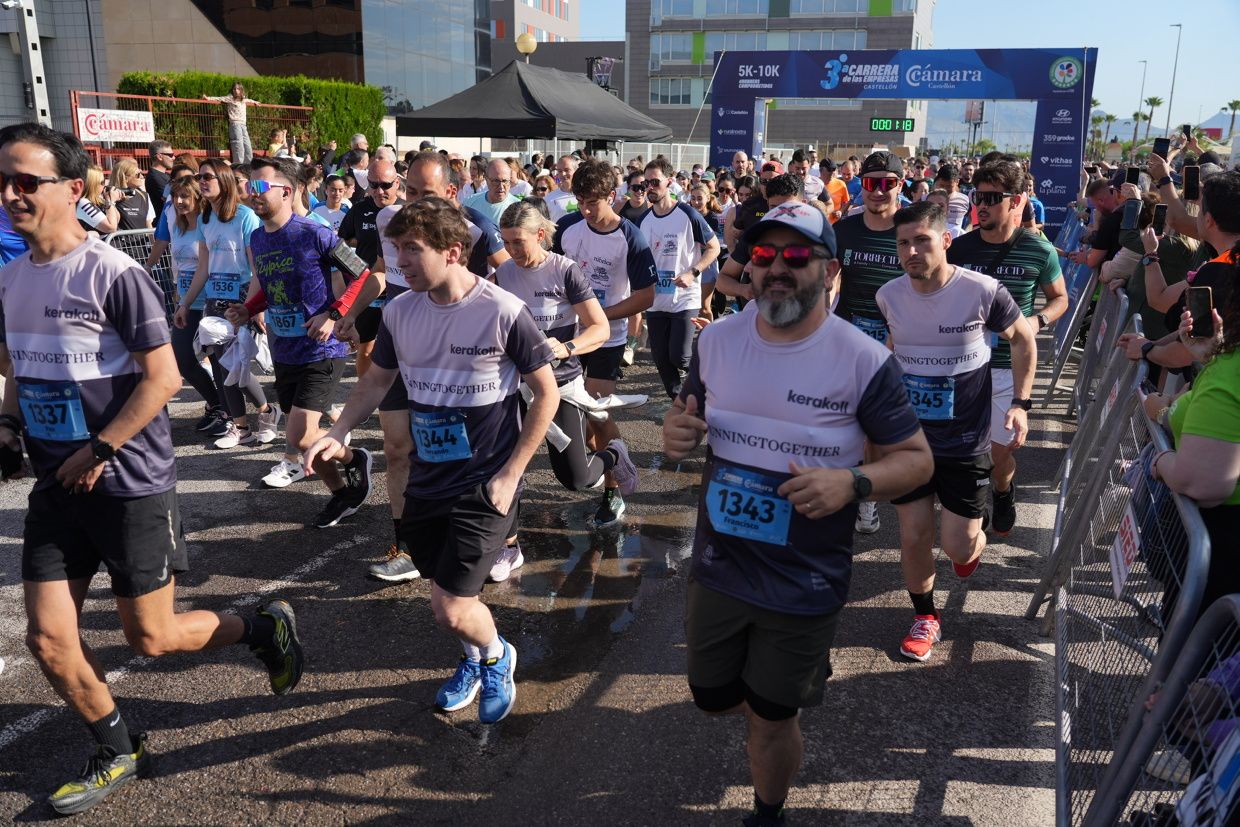 Búscate en las fotos de la Carrera de las Empresas en Castellón