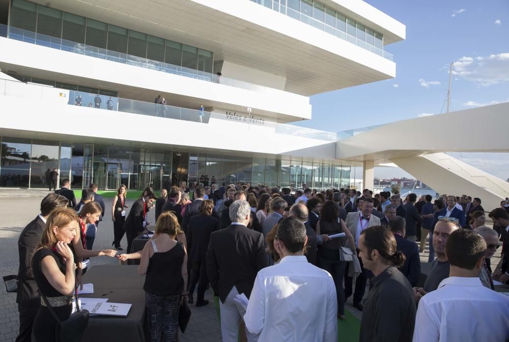 Fiesta de inauguración en el renovado Veles e Vents.