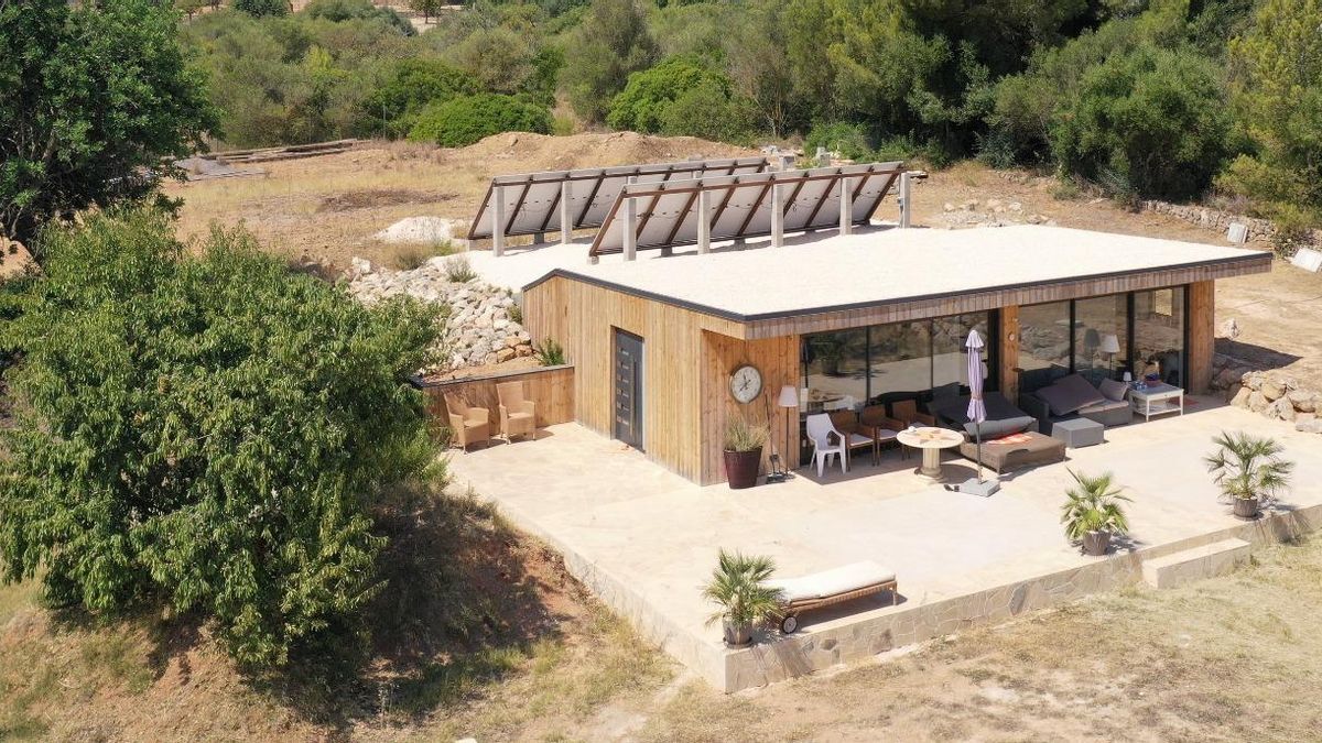Imagen de una edificación expedientada levantada en suelo rústico de la Serra de Tramuntana.