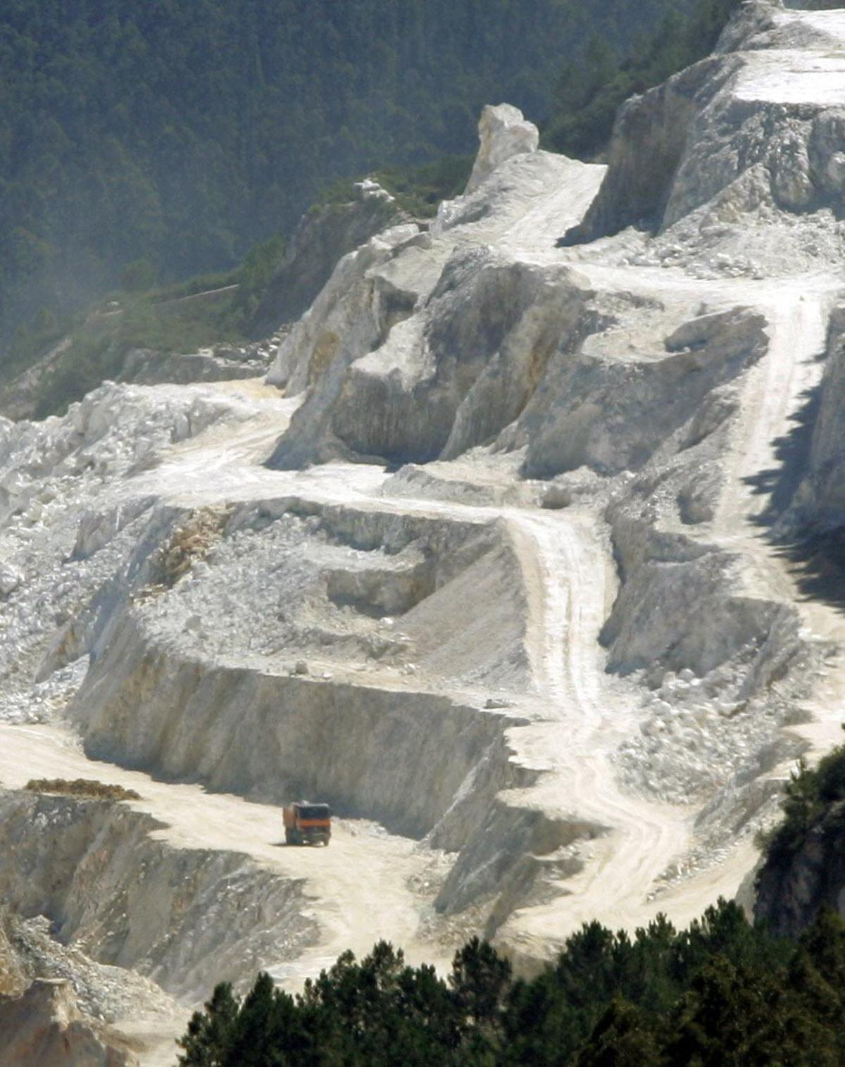 Mina de cuarzo de Serrabal, la más grande activa en el área de Santiago