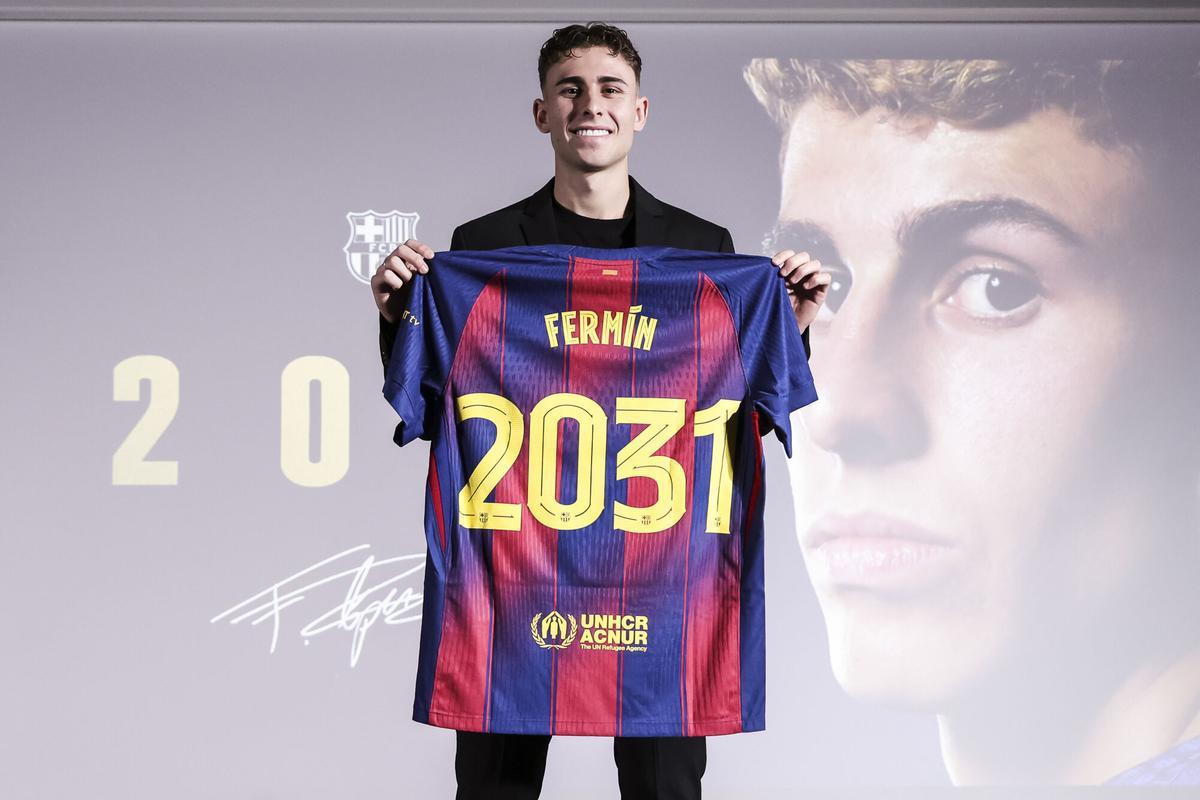 Fermin Lopez pose for photo with #2031 T-shirt during his renovation as player of FC Barcelona at Commercial Office on February 06, 2026 in Barcelona, Spain. AFP7 06/02/2026 ONLY FOR USE IN SPAIN. Javier Borrego / AFP7 / Europa Press;2026;SOCCER;SPORT;ZSOCCER;ZSPORT;Fermin Lopez Renovation as player of FC Barcelona