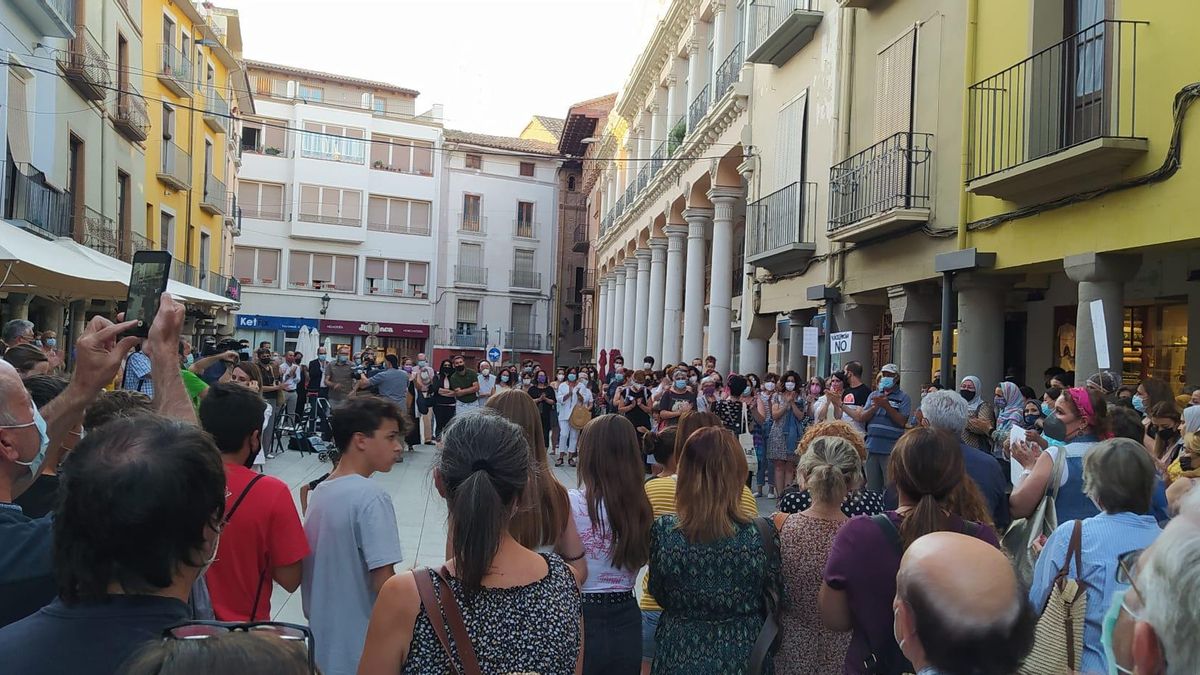 Concentración en Barbastro organizada por el Colectivo Feminista de la Comarca del Somontano Concentración en Barbastro organizada por el Colectivo Feminista de la Comarca del Somontano