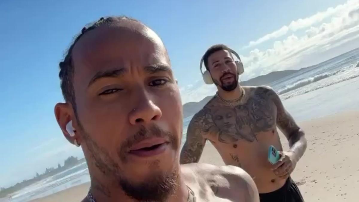 Hamilton, durante su paseo en Byron Bay