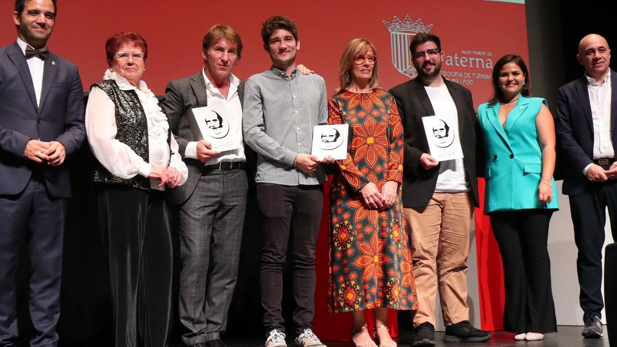 Foto de los premiados anoche en el festival. | FRANCISCO CALABUIG