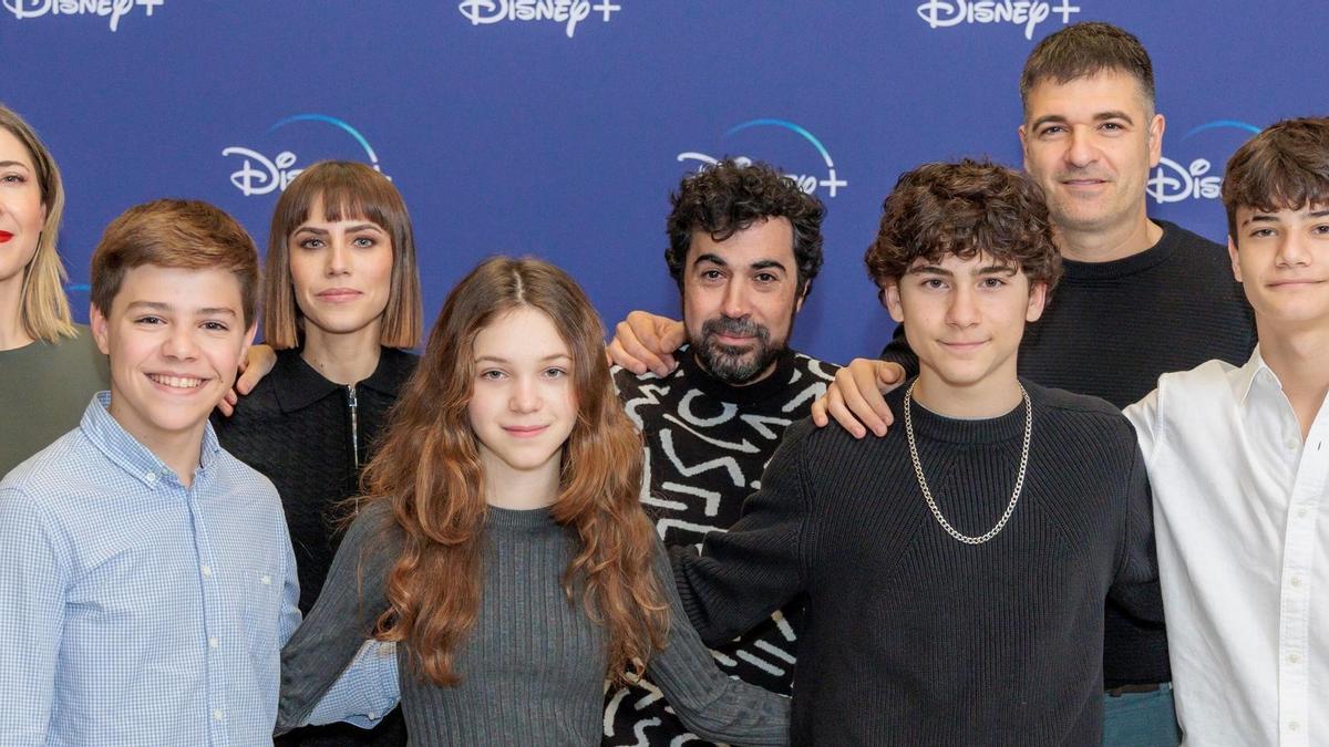 Parte del elenco de la serie "Invisible".