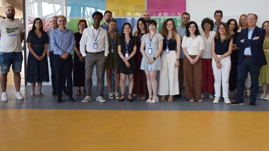 Foto de familia de alumnos y profesores del máster.