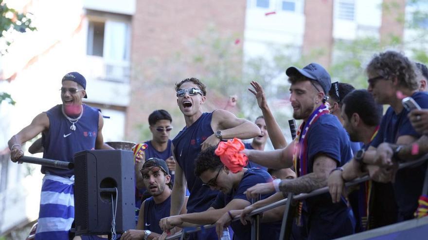 El Barça celebra amb una rua multitudinària el títol de la Lliga