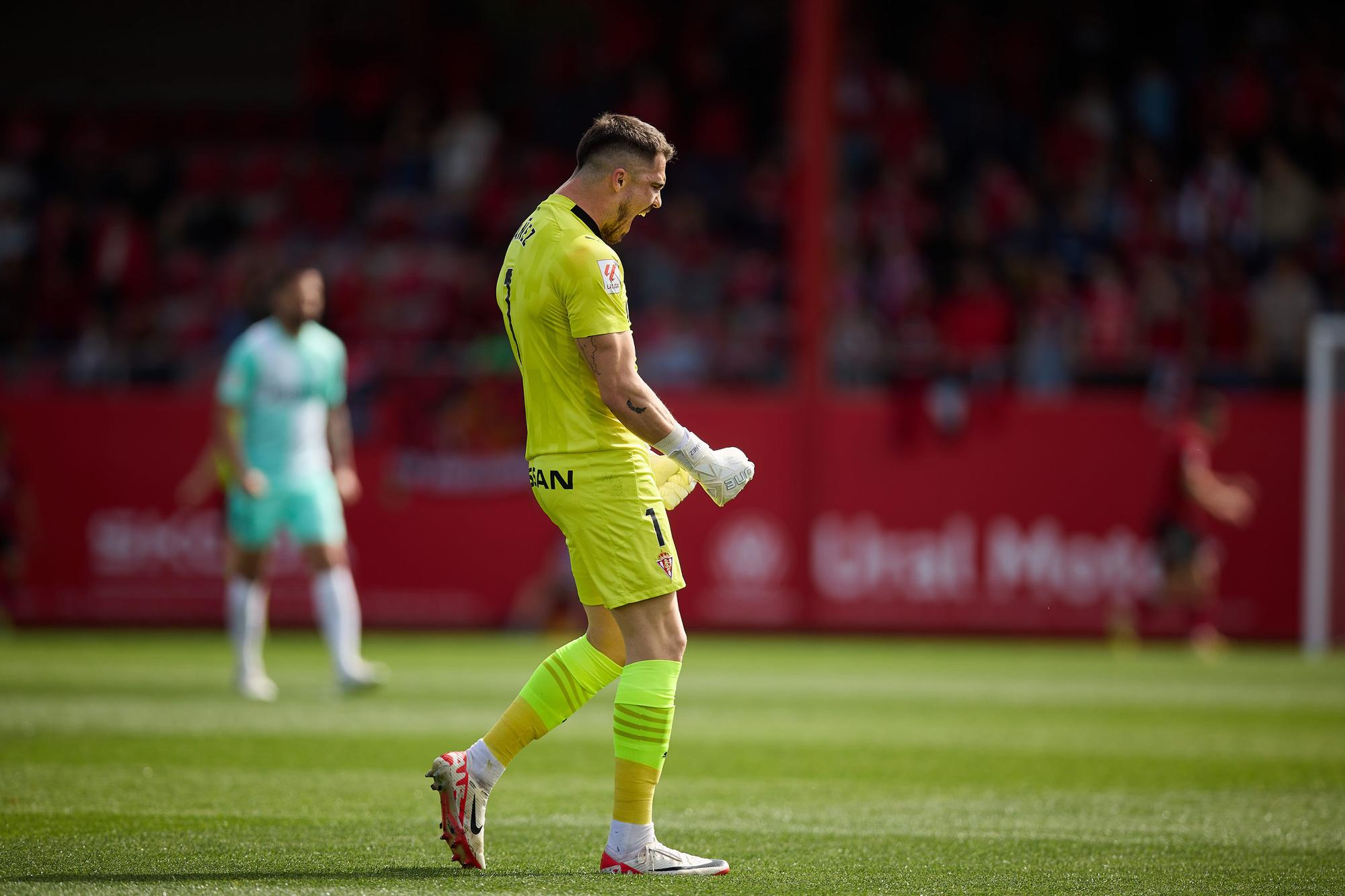 Imágenes del ansiado triunfo del Sporting en su visita al Mirandes