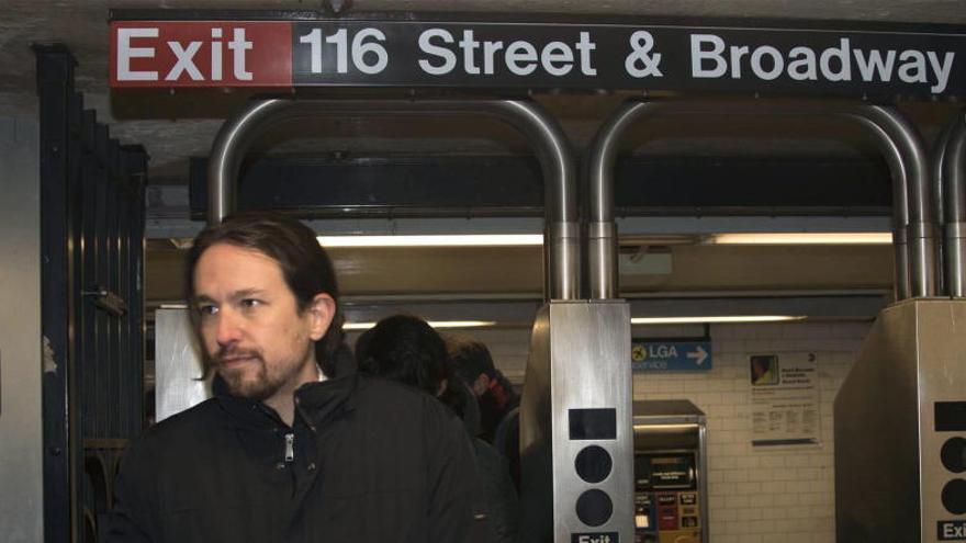 Pablo Iglesias sale del metro de Nueva York.