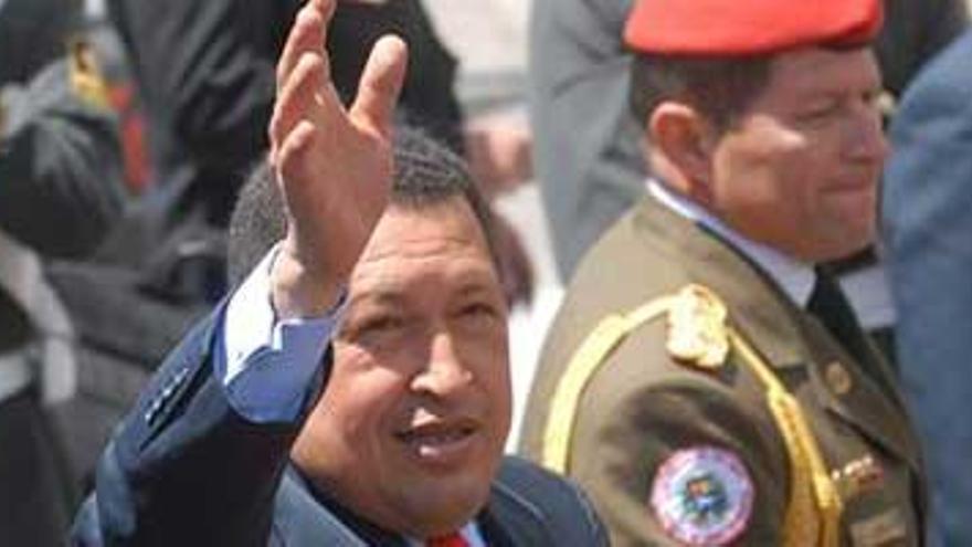 Hugo Chávez anuncia que la presencia militar de EEUU acordada en Colombia trae &quot;vientos de guerra&quot;