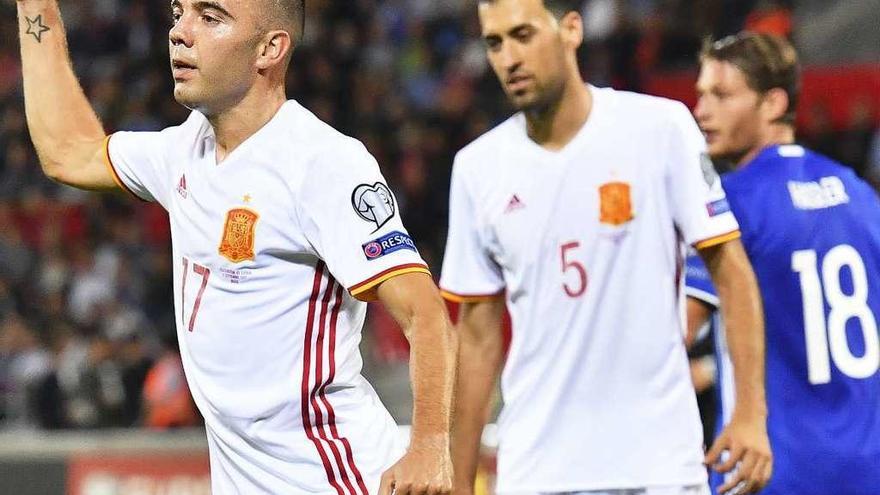 Aspas celebra un gol con la selección. // Efe