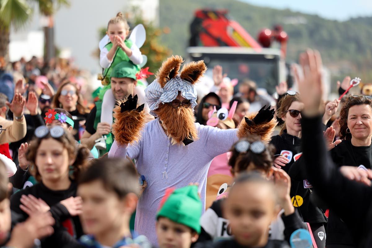 Todas las imágenes de la rúa de carnaval de Sant Josep